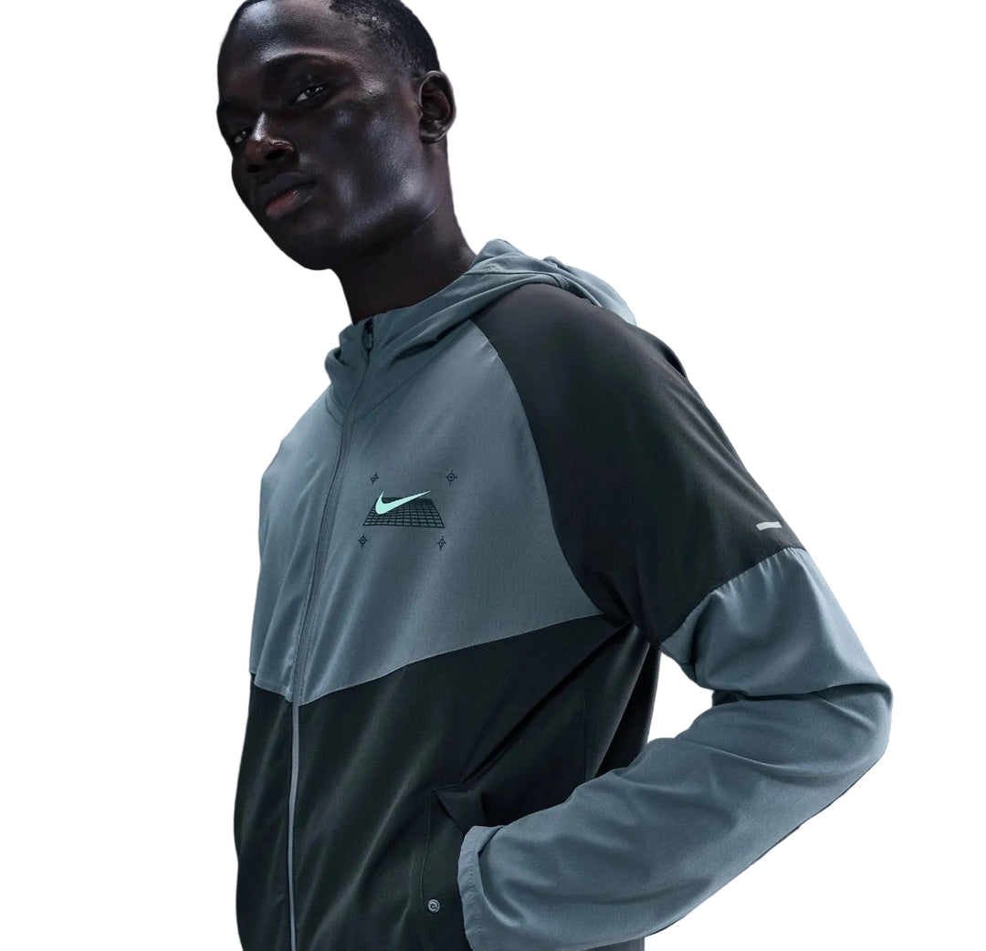 Nike Graphic Windrunner Running Jacket - Light Grey/Dark Grey