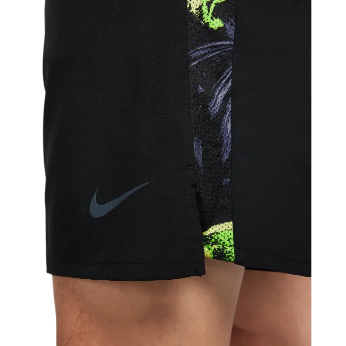 NIKE Running Dri-Fit Challenger Studio '72 7" Running Shorts - Black